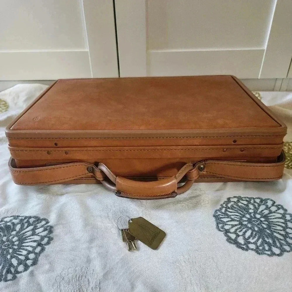 Hartmann Belting Leather 4" Slim Attache Briefcase -  double lock with keys - Picture 1 of 11